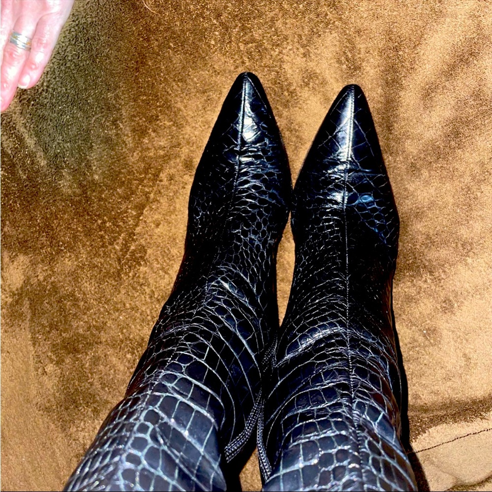 Women’s Burberry Black SHROCK Boots sz 8  MSRP $795 - Picture 11 of 12